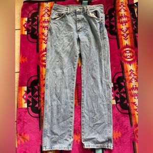 Light washed men’s wrangler jeans